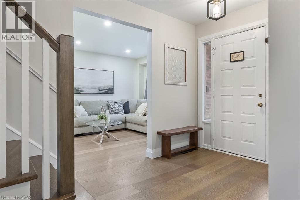 1 Parkway Place, Hamilton, ON - Indoor Photo Showing Other Room