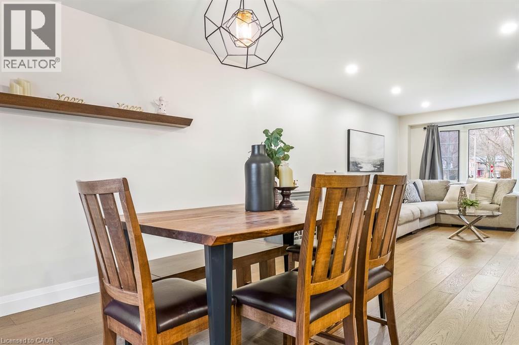 1 Parkway Place, Hamilton, ON - Indoor Photo Showing Dining Room