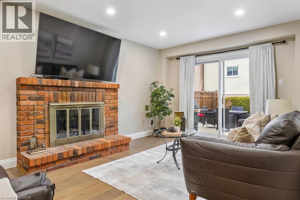 1 Parkway Place, Hamilton, ON - Indoor Photo Showing Living Room With Fireplace