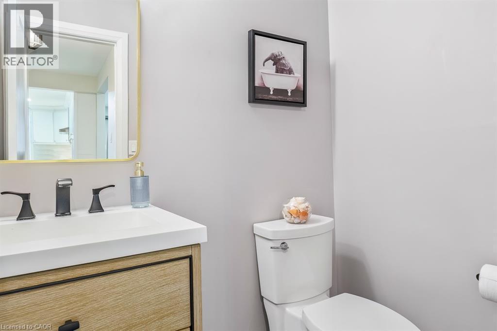 1 Parkway Place, Hamilton, ON - Indoor Photo Showing Bathroom