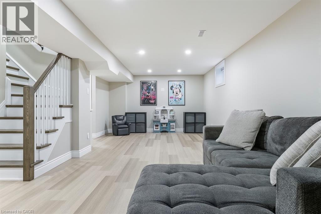 1 Parkway Place, Hamilton, ON - Indoor