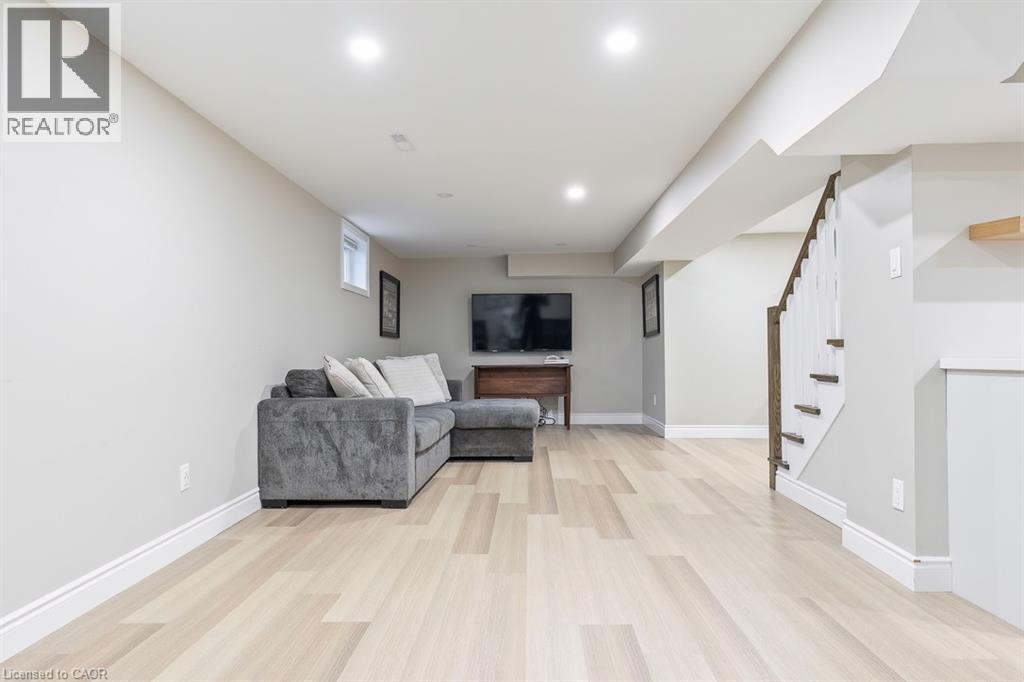 1 Parkway Place, Hamilton, ON - Indoor