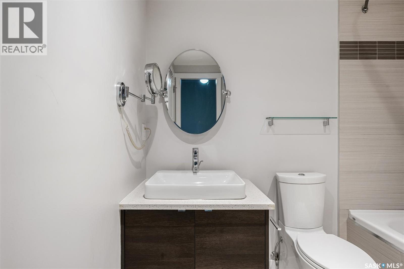 504 550 4Th Avenue N, Saskatoon, SK - Indoor Photo Showing Bathroom