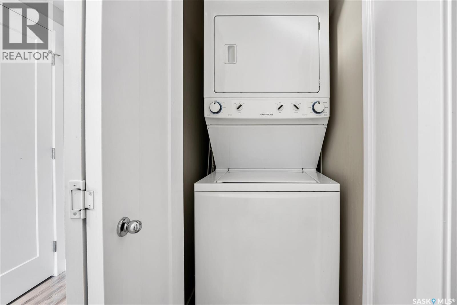504 550 4Th Avenue N, Saskatoon, SK - Indoor Photo Showing Laundry Room