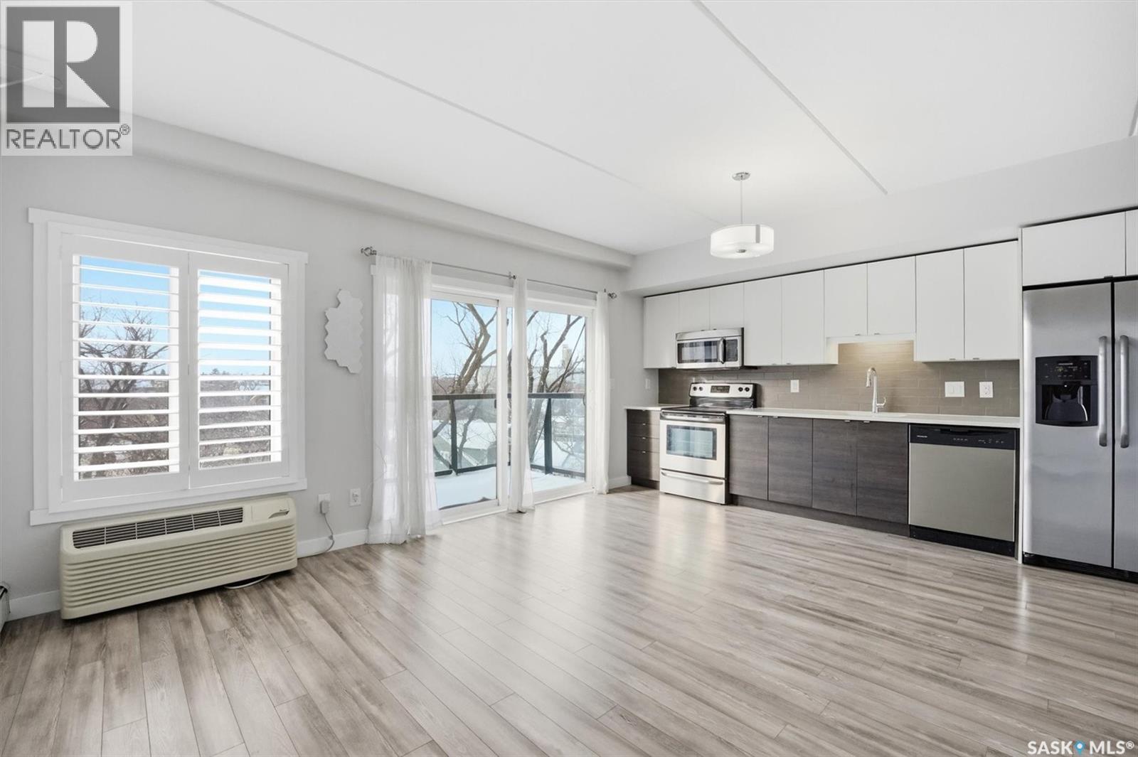 504 550 4Th Avenue N, Saskatoon, SK - Indoor Photo Showing Kitchen With Stainless Steel Kitchen