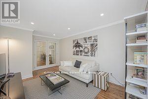 885 Long Drive, Burlington, ON - Indoor Photo Showing Living Room