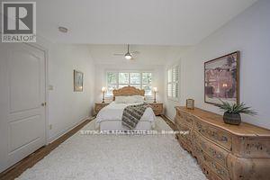 885 Long Drive, Burlington, ON - Indoor Photo Showing Bedroom