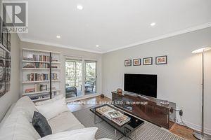 885 Long Drive, Burlington, ON - Indoor Photo Showing Other Room