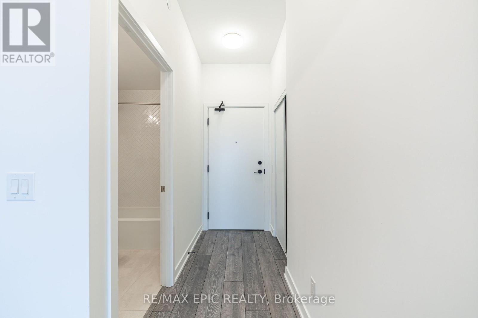 613 - 8888 Yonge Street, Richmond Hill, ON - Indoor Photo Showing Other Room
