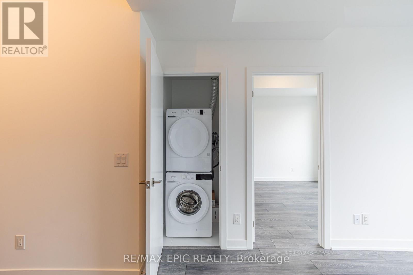 613 - 8888 Yonge Street, Richmond Hill, ON - Indoor Photo Showing Laundry Room