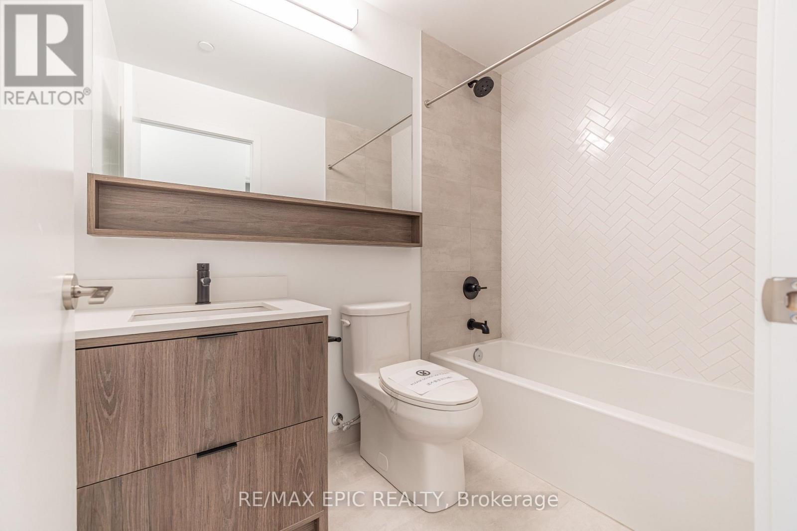 613 - 8888 Yonge Street, Richmond Hill, ON - Indoor Photo Showing Bathroom