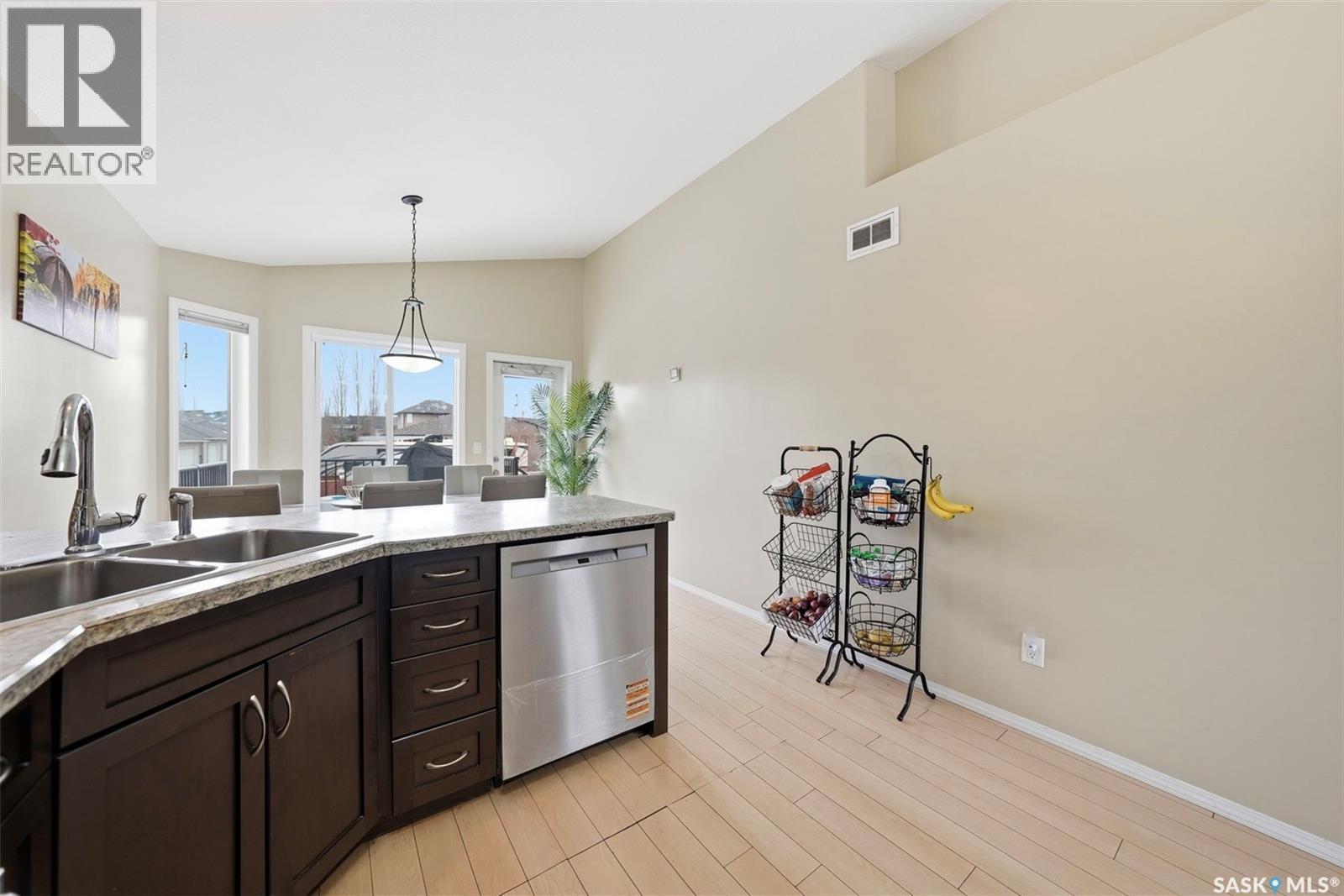 215 Snell Crescent, Saskatoon, SK - Indoor Photo Showing Kitchen With Double Sink
