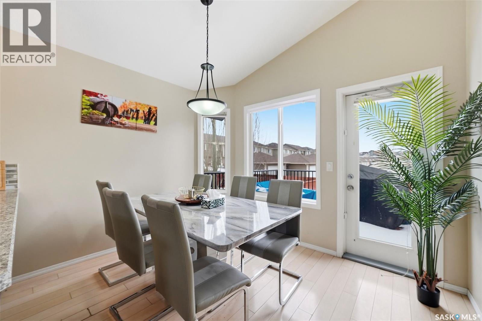 215 Snell Crescent, Saskatoon, SK - Indoor Photo Showing Dining Room