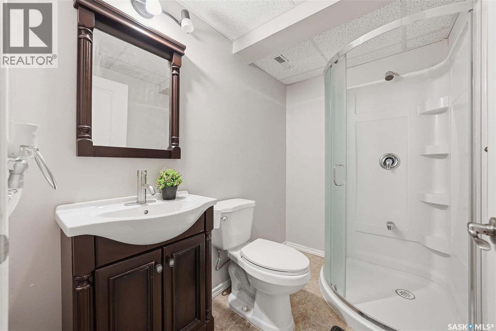 215 Snell Crescent, Saskatoon, SK - Indoor Photo Showing Bathroom