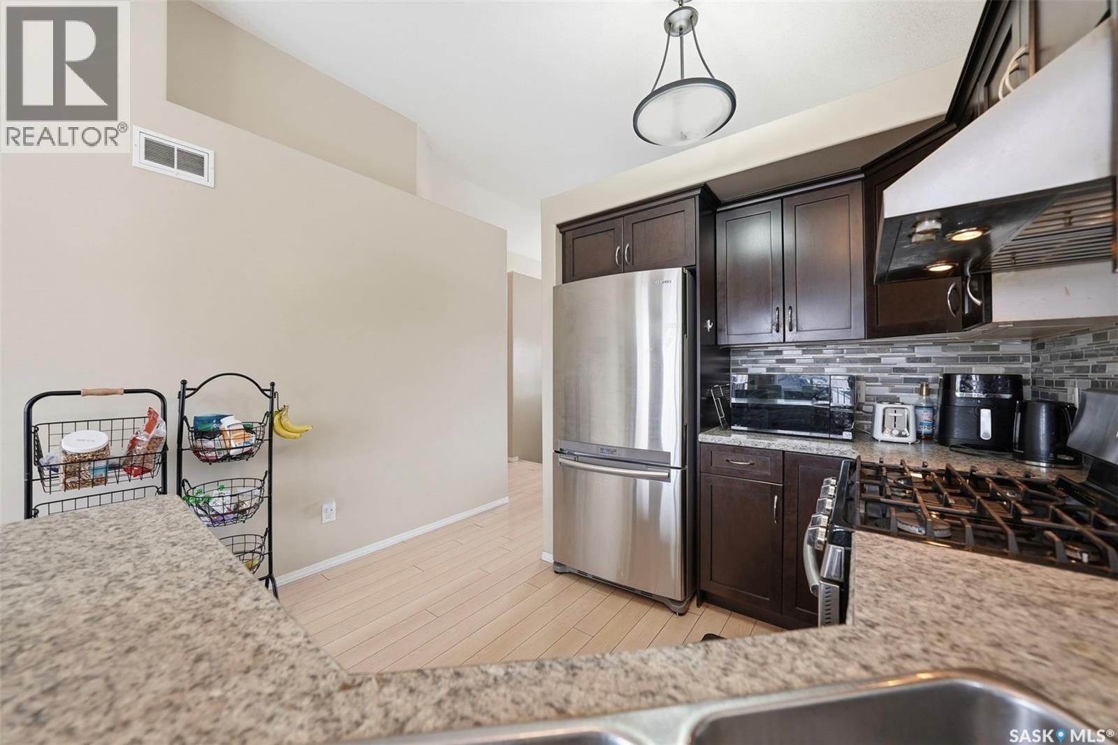215 Snell Crescent, Saskatoon, SK - Indoor Photo Showing Kitchen