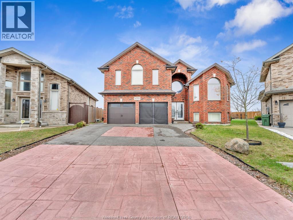 4795 Periwinkle Crescent, Windsor, ON - Outdoor With Facade