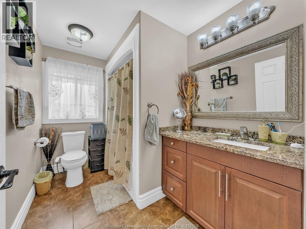 4795 Periwinkle Crescent, Windsor, ON - Indoor Photo Showing Bathroom
