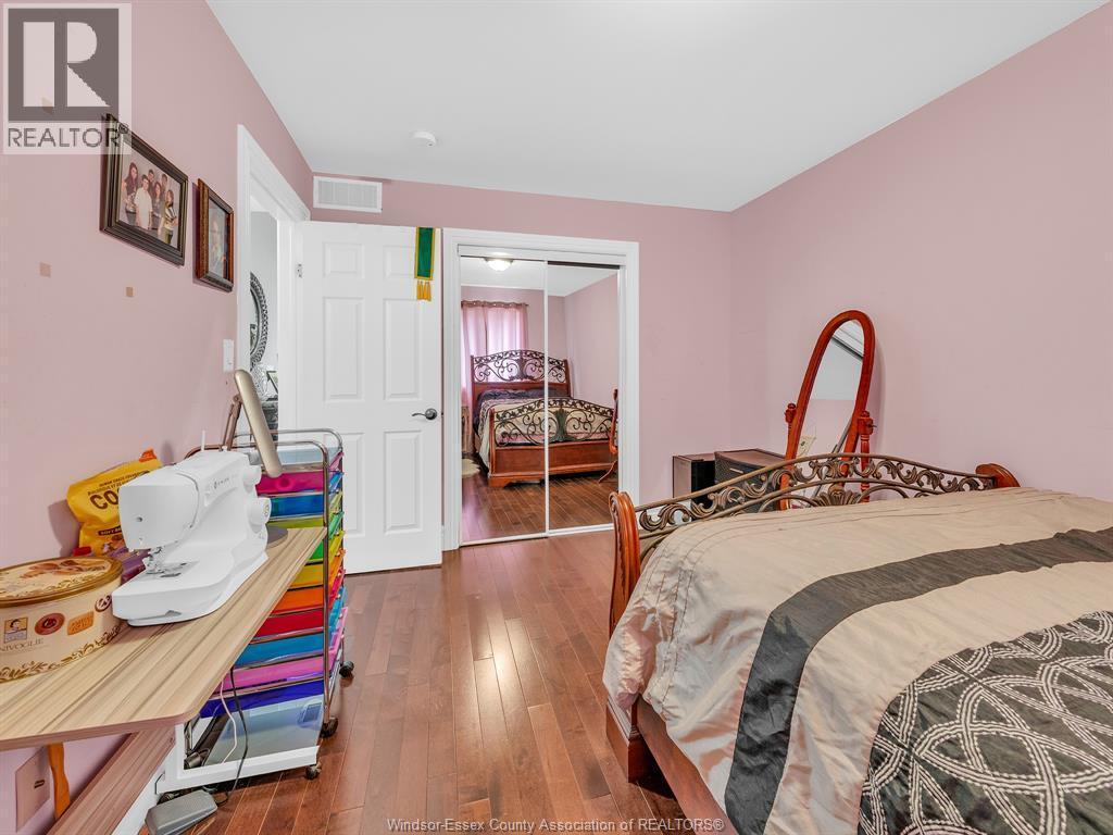 4795 Periwinkle Crescent, Windsor, ON - Indoor Photo Showing Bedroom