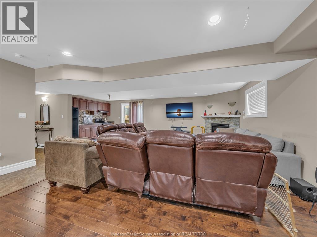 4795 Periwinkle Crescent, Windsor, ON - Indoor With Fireplace