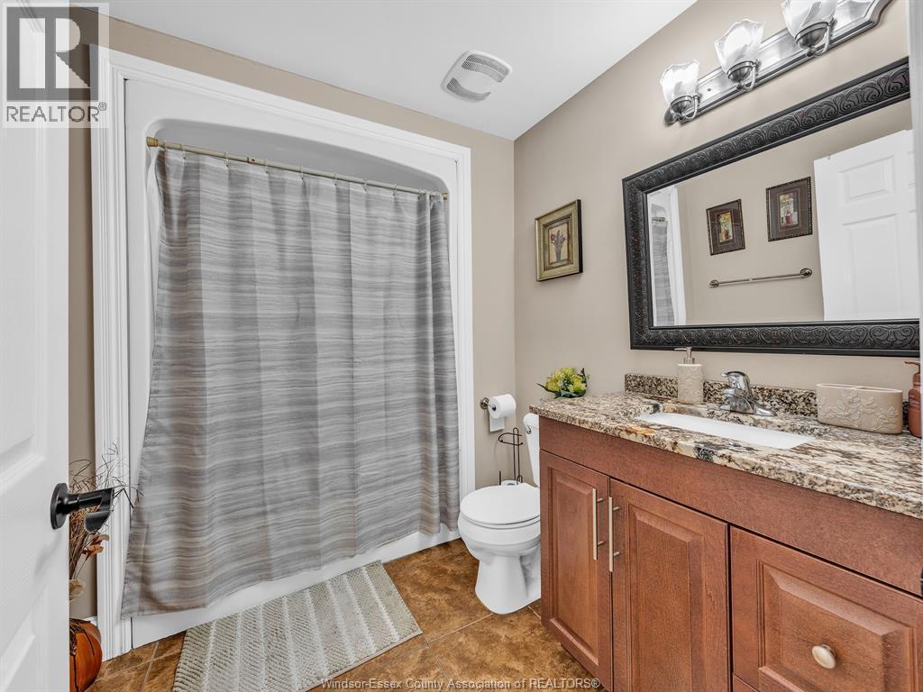 4795 Periwinkle Crescent, Windsor, ON - Indoor Photo Showing Bathroom