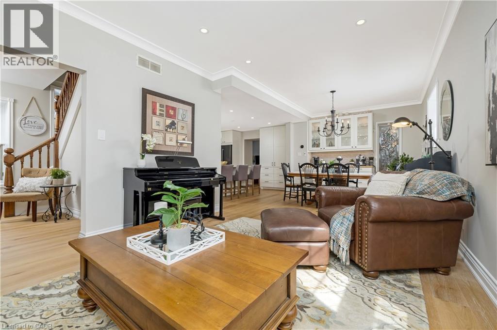 6827 Second Line, Fergus, ON - Indoor Photo Showing Living Room