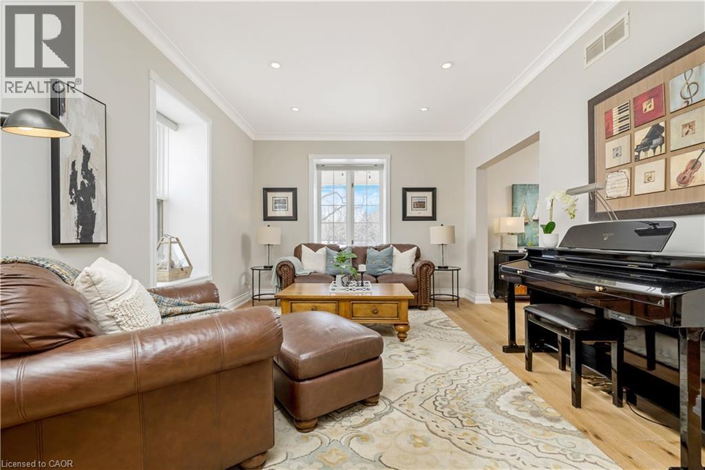 6827 Second Line, Fergus, ON - Indoor Photo Showing Living Room
