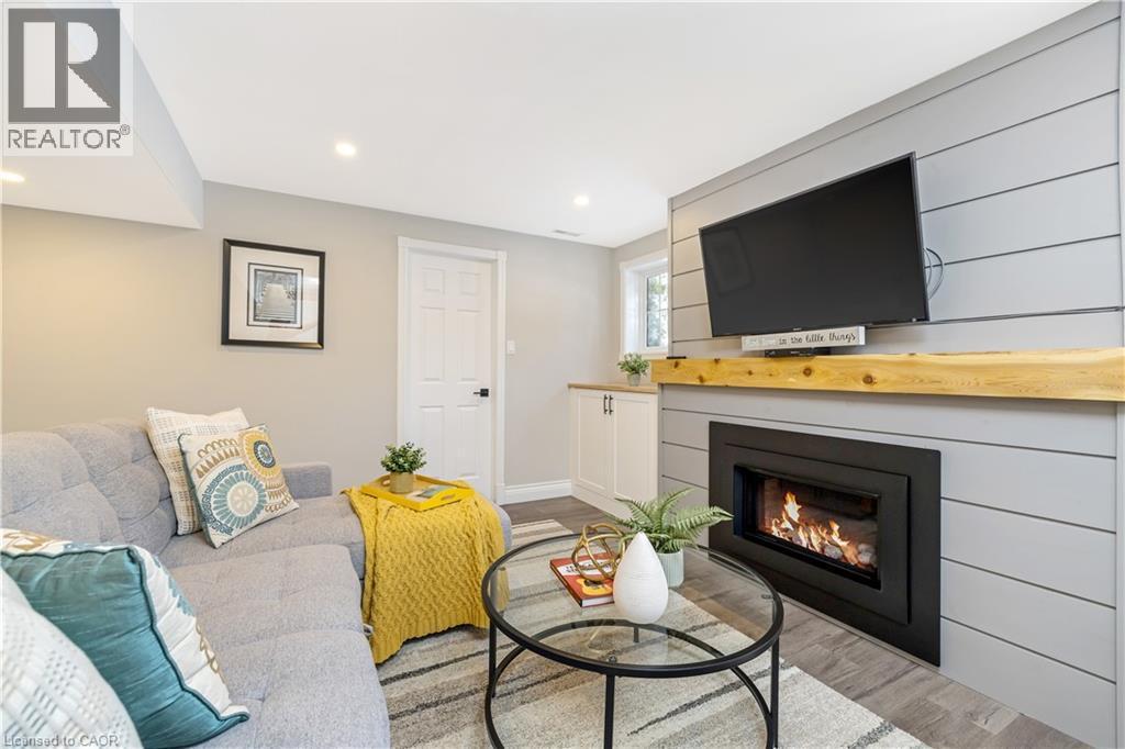 6827 Second Line, Fergus, ON - Indoor Photo Showing Living Room With Fireplace