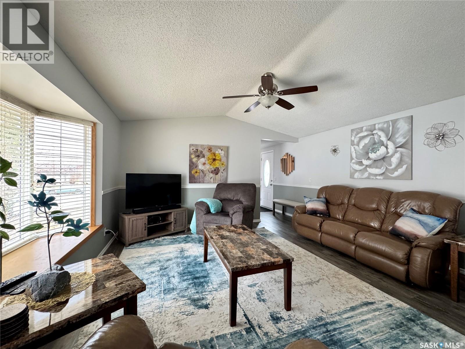 317 Riedel Avenue E, Langenburg, SK - Indoor Photo Showing Living Room