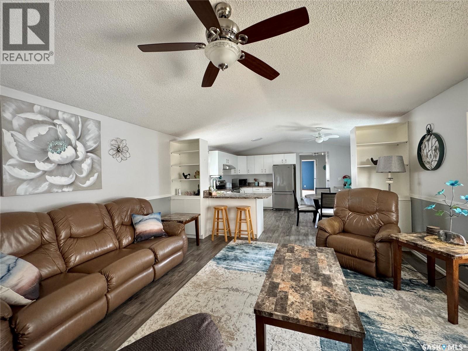 317 Riedel Avenue E, Langenburg, SK - Indoor Photo Showing Living Room
