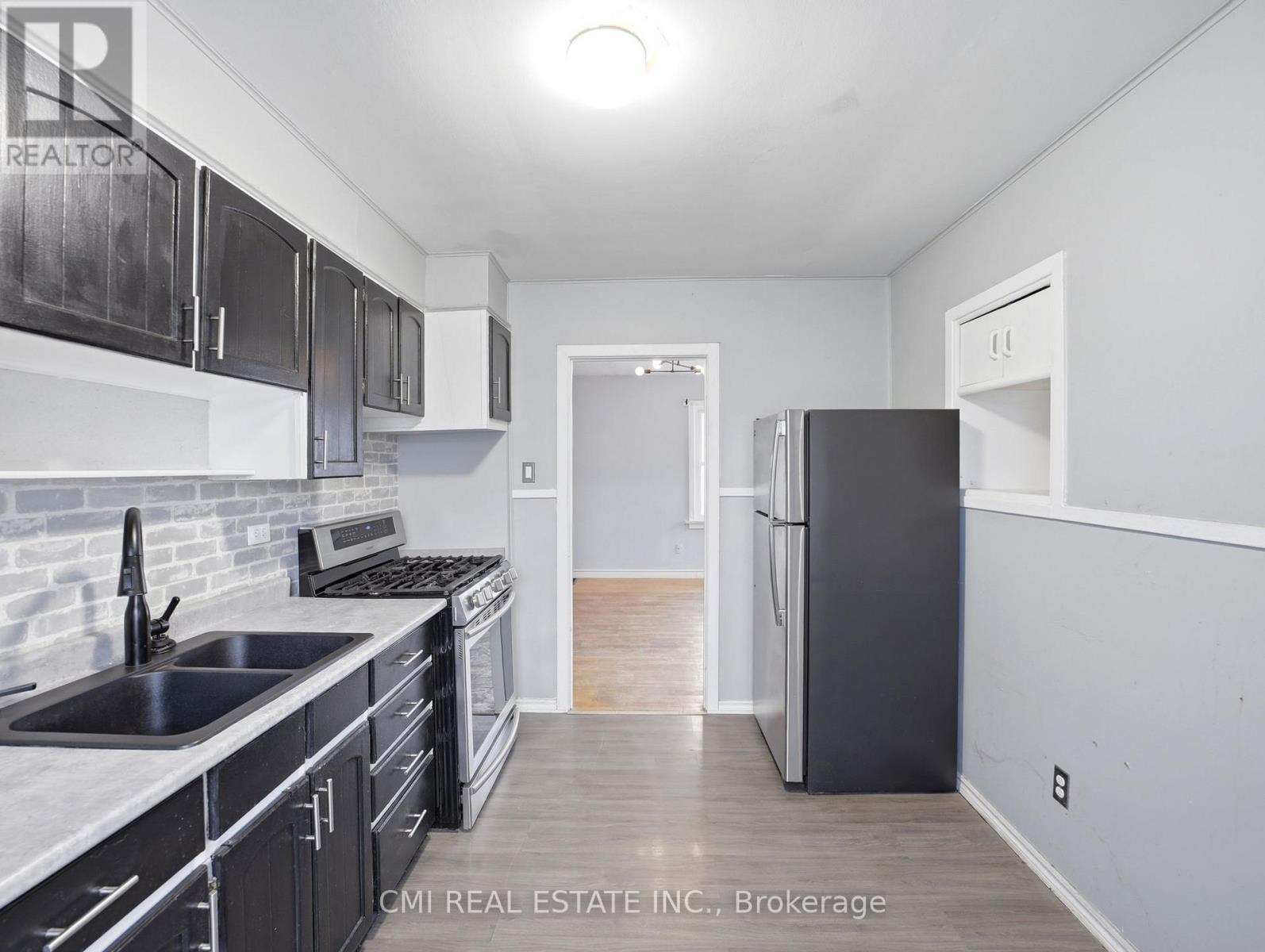 97 Stewart Avenue, Cambridge, ON - Indoor Photo Showing Kitchen With Double Sink