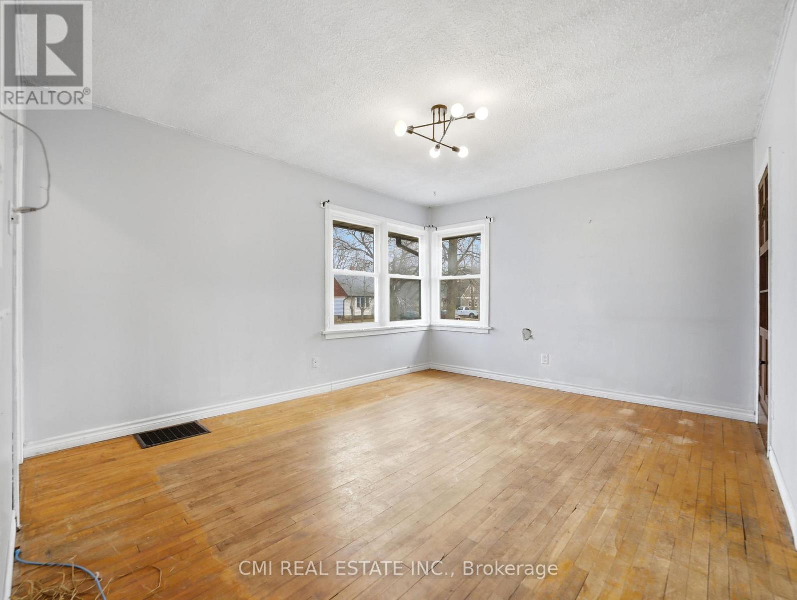 97 Stewart Avenue, Cambridge, ON - Indoor Photo Showing Other Room