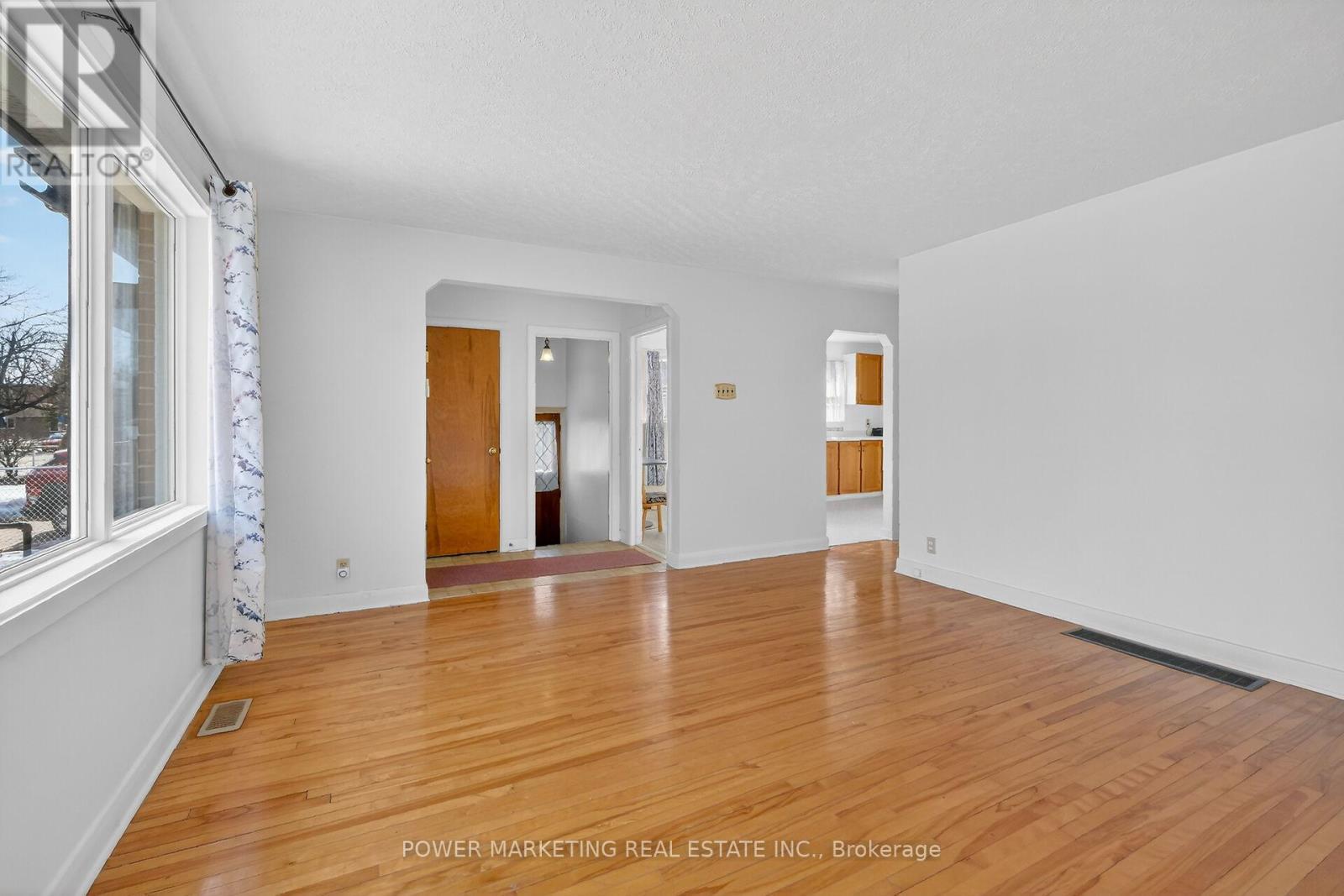 944 Eve Street, Ottawa, ON - Indoor Photo Showing Other Room