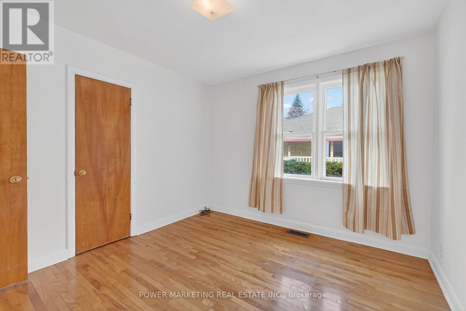 944 Eve Street, Ottawa, ON - Indoor Photo Showing Other Room