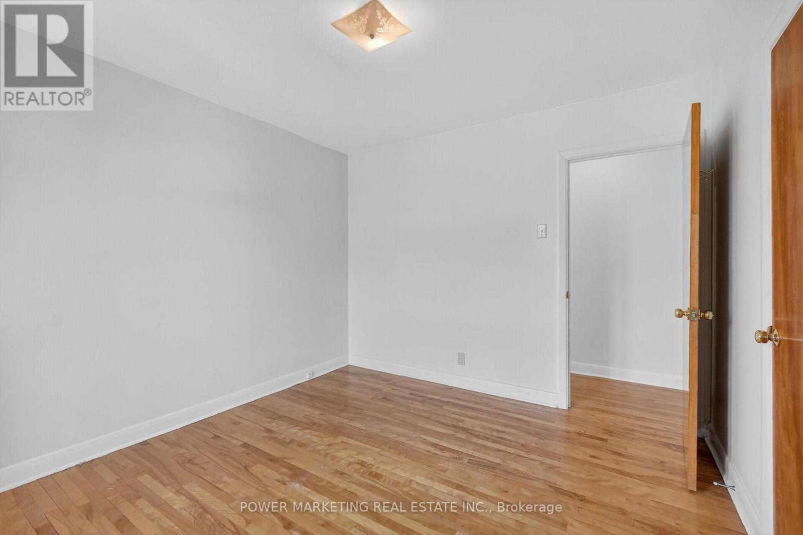 944 Eve Street, Ottawa, ON - Indoor Photo Showing Other Room