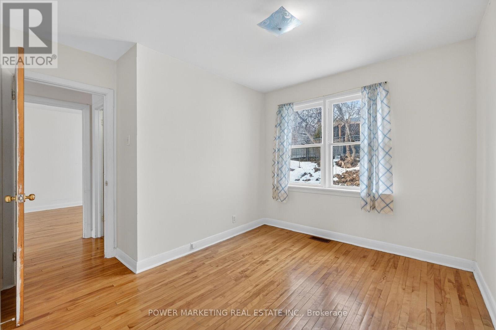 944 Eve Street, Ottawa, ON - Indoor Photo Showing Other Room