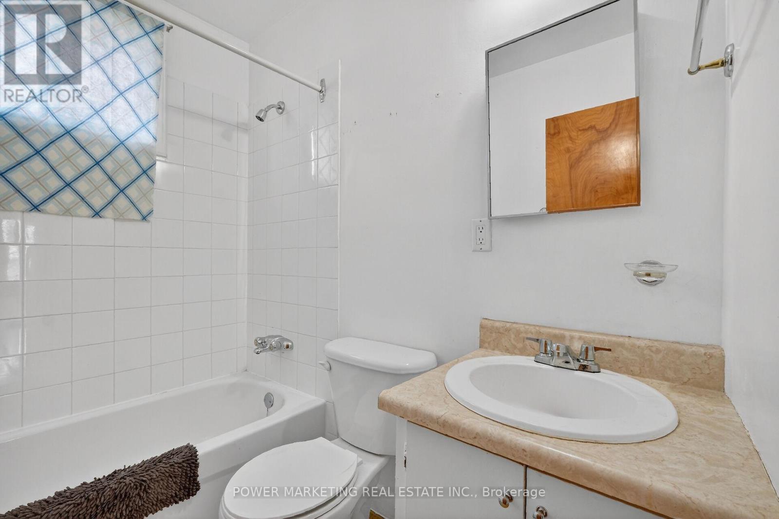 944 Eve Street, Ottawa, ON - Indoor Photo Showing Bathroom