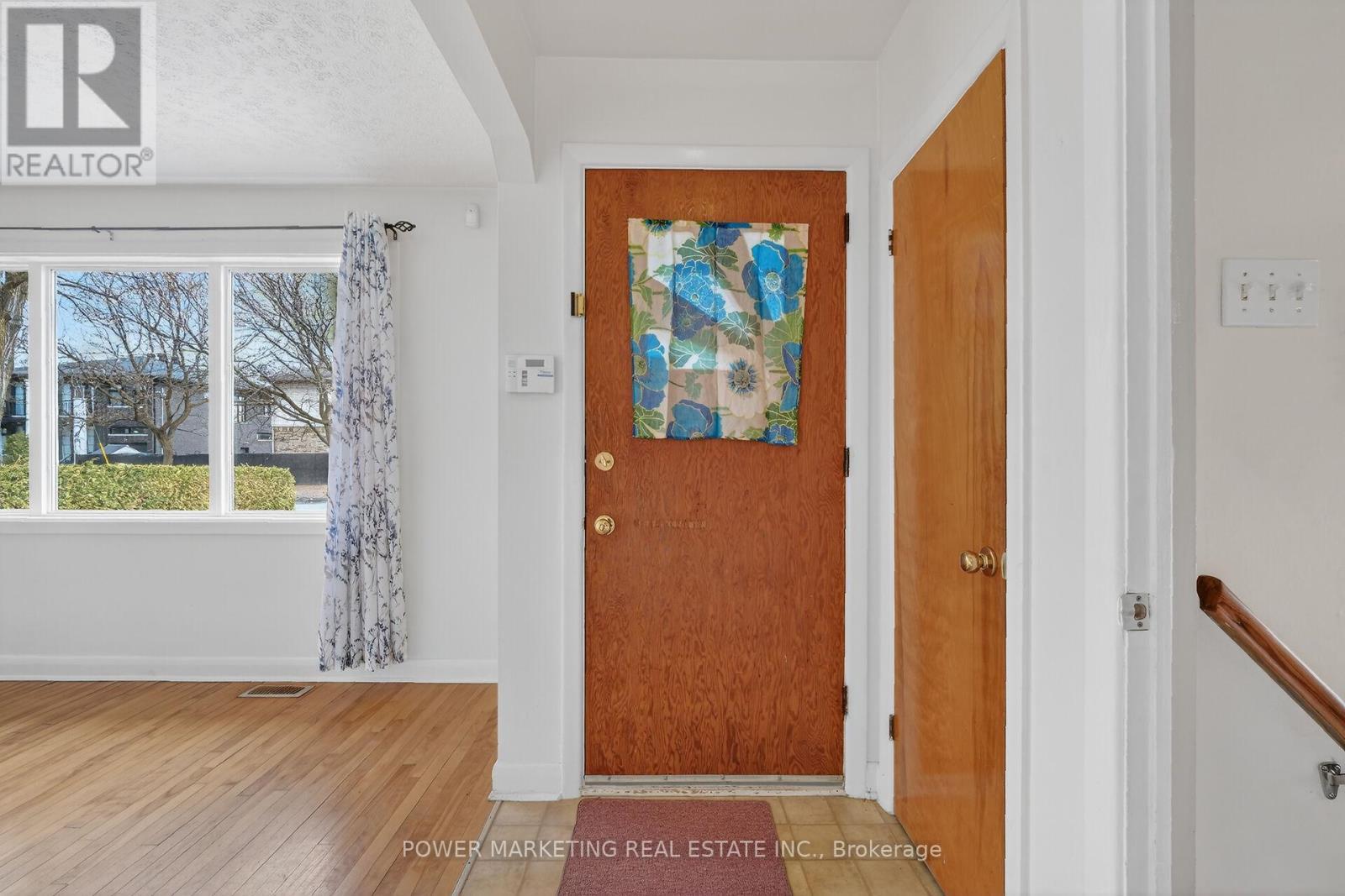944 Eve Street, Ottawa, ON - Indoor Photo Showing Other Room