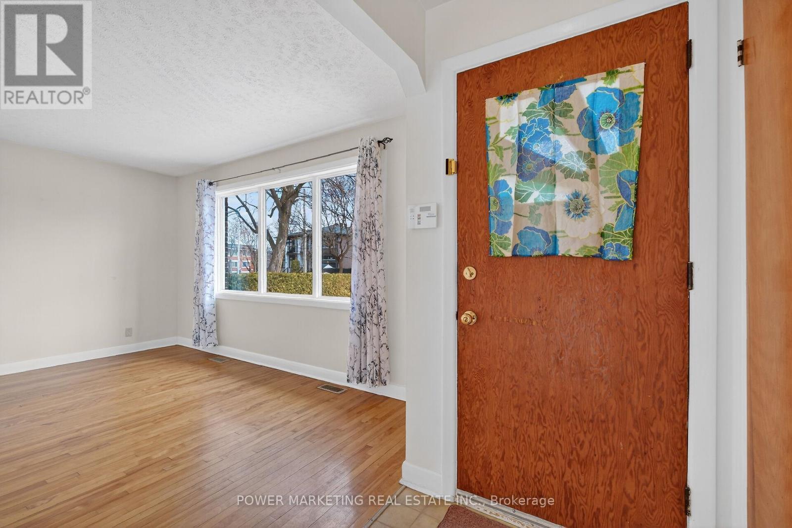 944 Eve Street, Ottawa, ON - Indoor Photo Showing Other Room