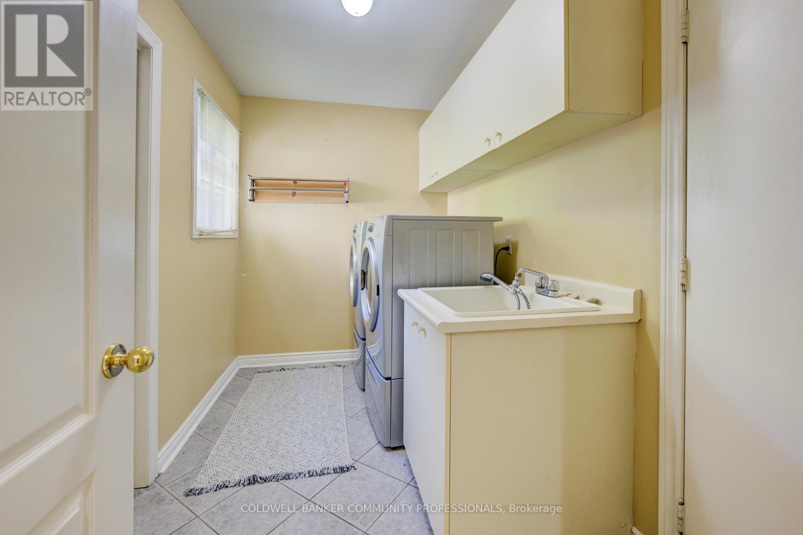 466 Dicenzo Drive, Hamilton, ON - Indoor Photo Showing Laundry Room