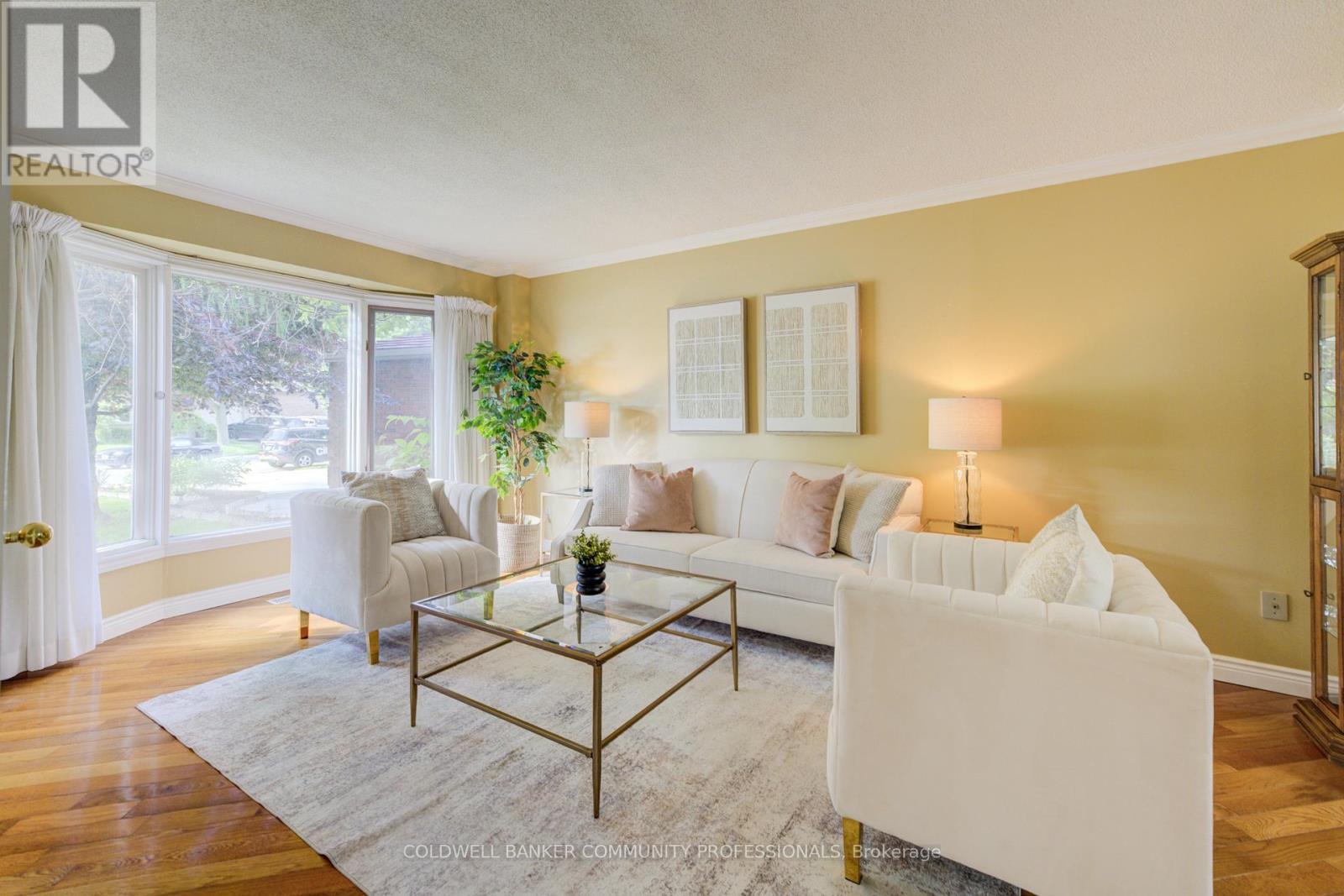 466 Dicenzo Drive, Hamilton, ON - Indoor Photo Showing Living Room