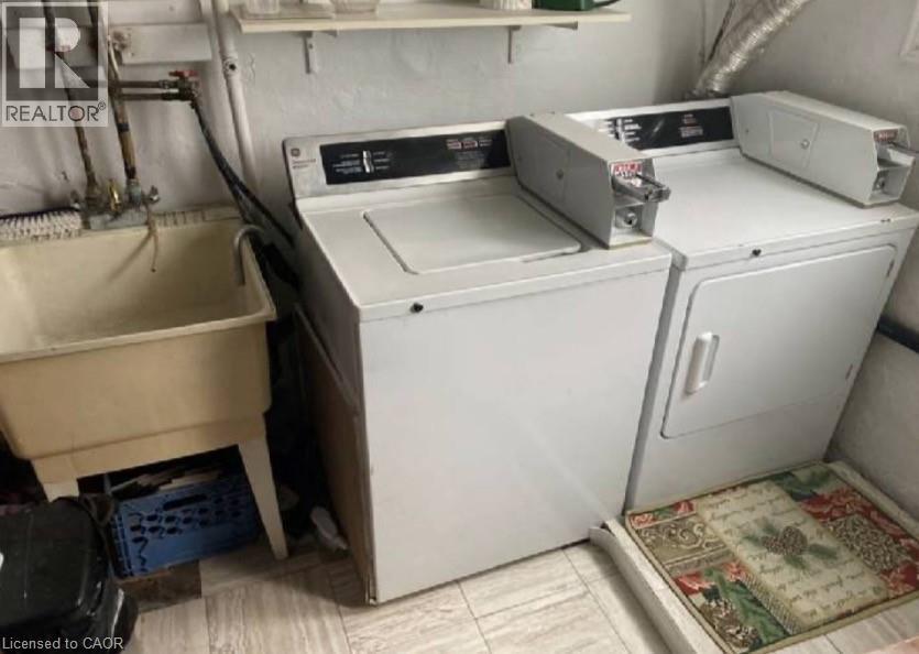 Coin operated laundry for all tenant - 31 Southdale Avenue, Kitchener, ON - Indoor Photo Showing Laundry Room