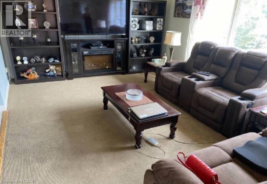 Upper Unit living room - 31 Southdale Avenue, Kitchener, ON - Indoor Photo Showing Living Room