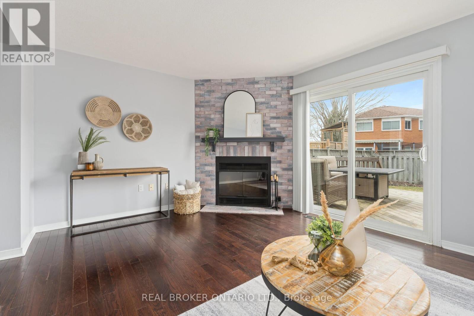 15 Smith Drive, Halton Hills, ON - Indoor Photo Showing Living Room With Fireplace