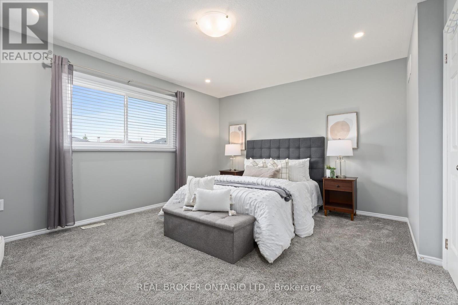 15 Smith Drive, Halton Hills, ON - Indoor Photo Showing Bedroom
