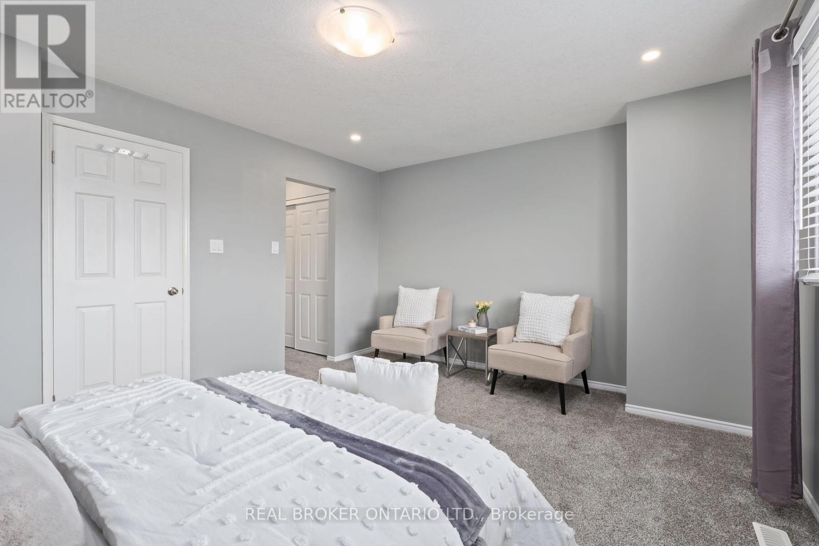 15 Smith Drive, Halton Hills, ON - Indoor Photo Showing Bedroom