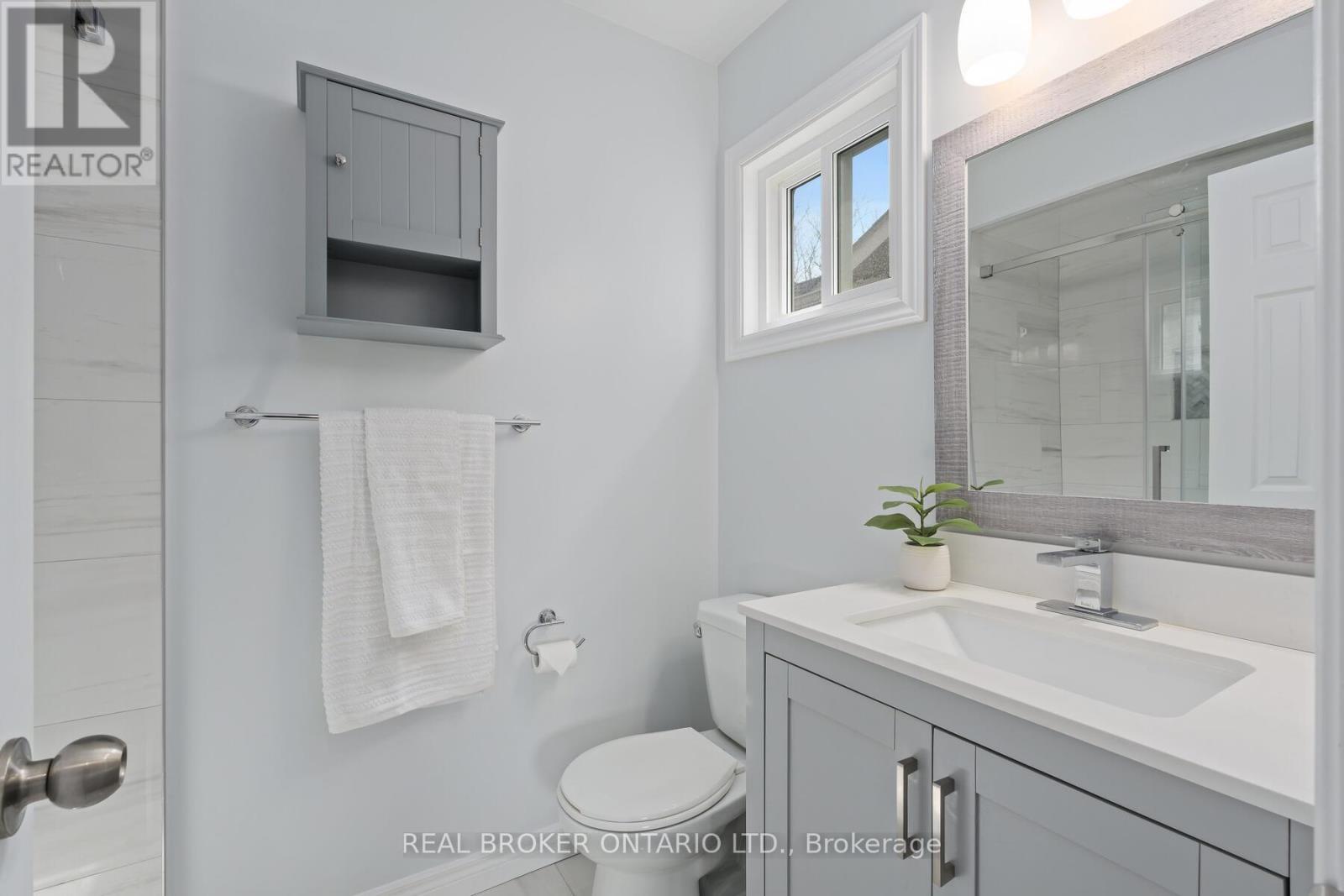 15 Smith Drive, Halton Hills, ON - Indoor Photo Showing Bathroom