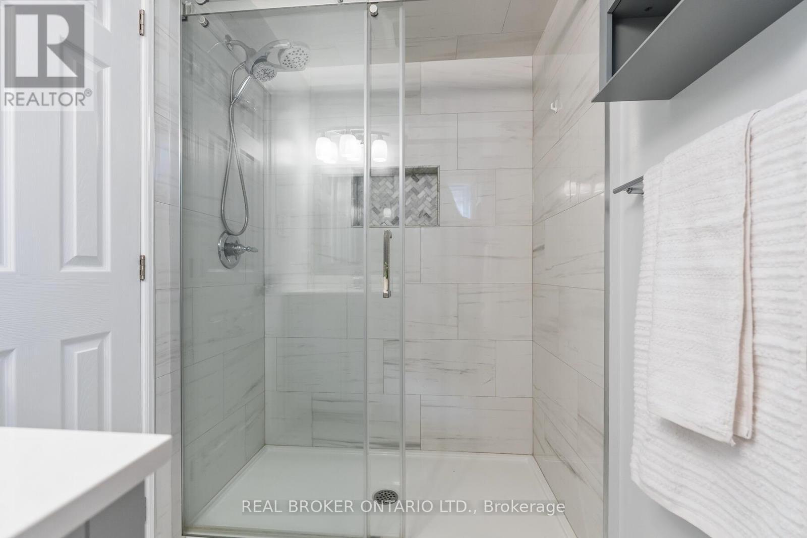 15 Smith Drive, Halton Hills, ON - Indoor Photo Showing Bathroom