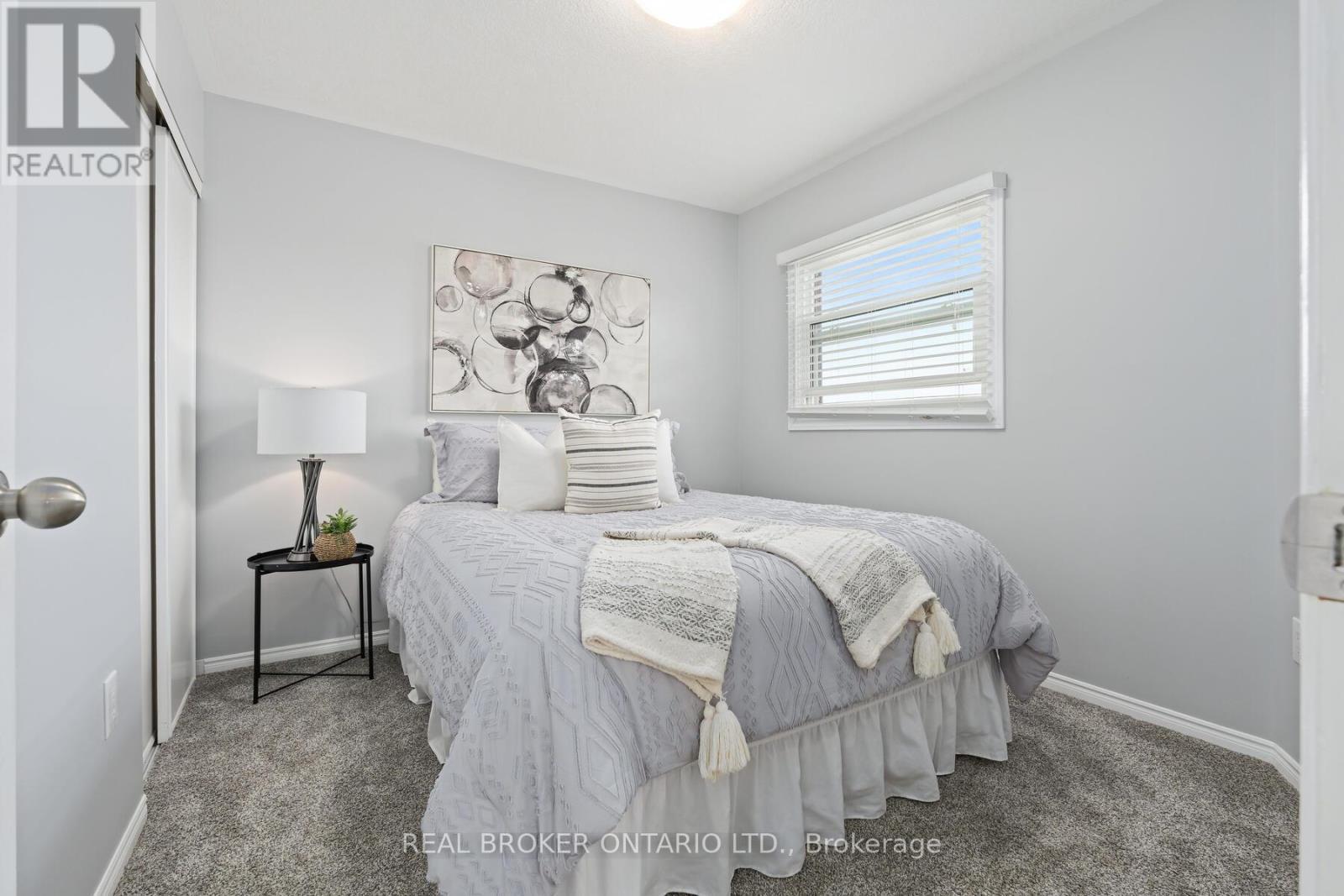 15 Smith Drive, Halton Hills, ON - Indoor Photo Showing Bedroom