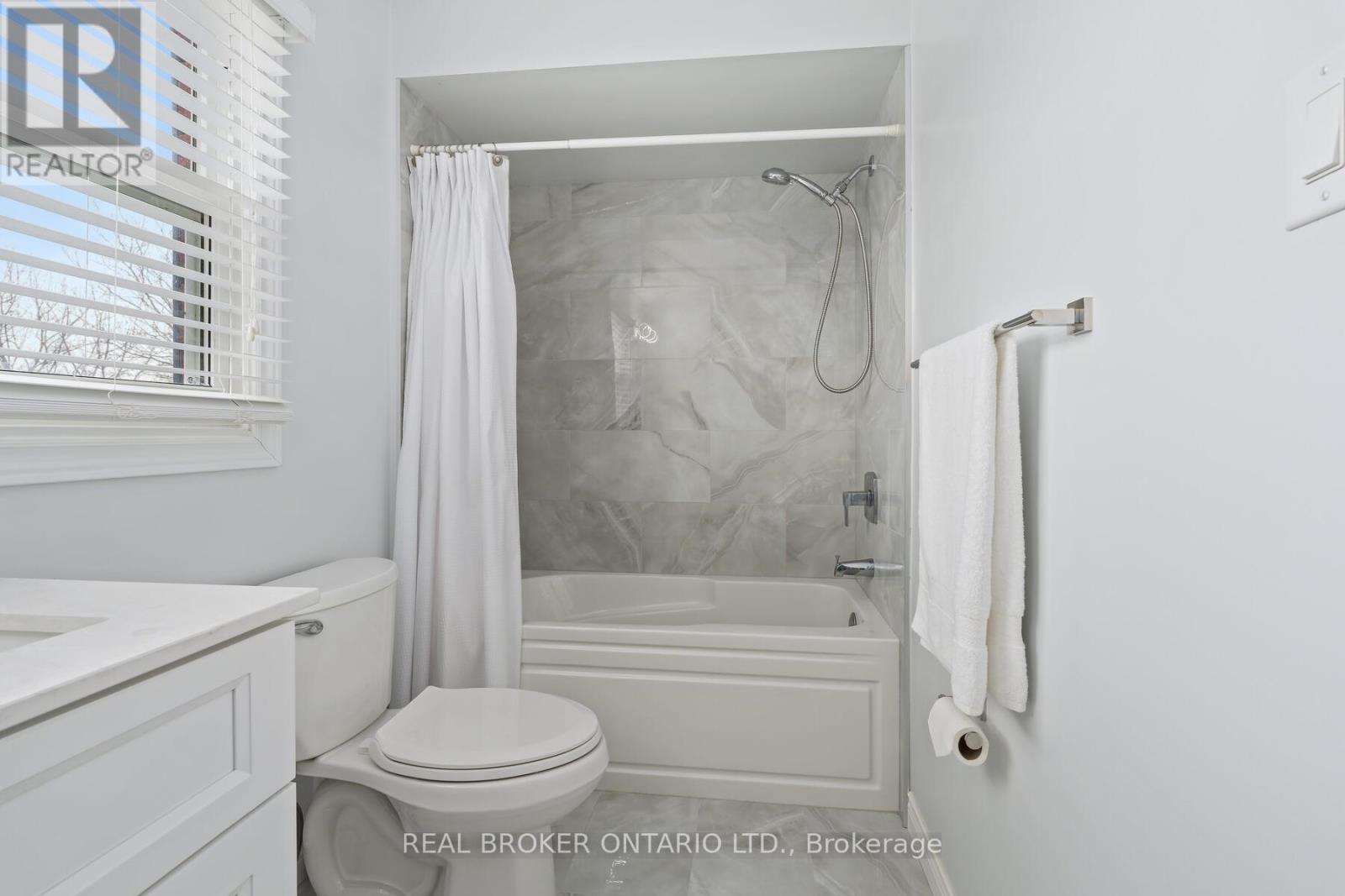 15 Smith Drive, Halton Hills, ON - Indoor Photo Showing Bathroom