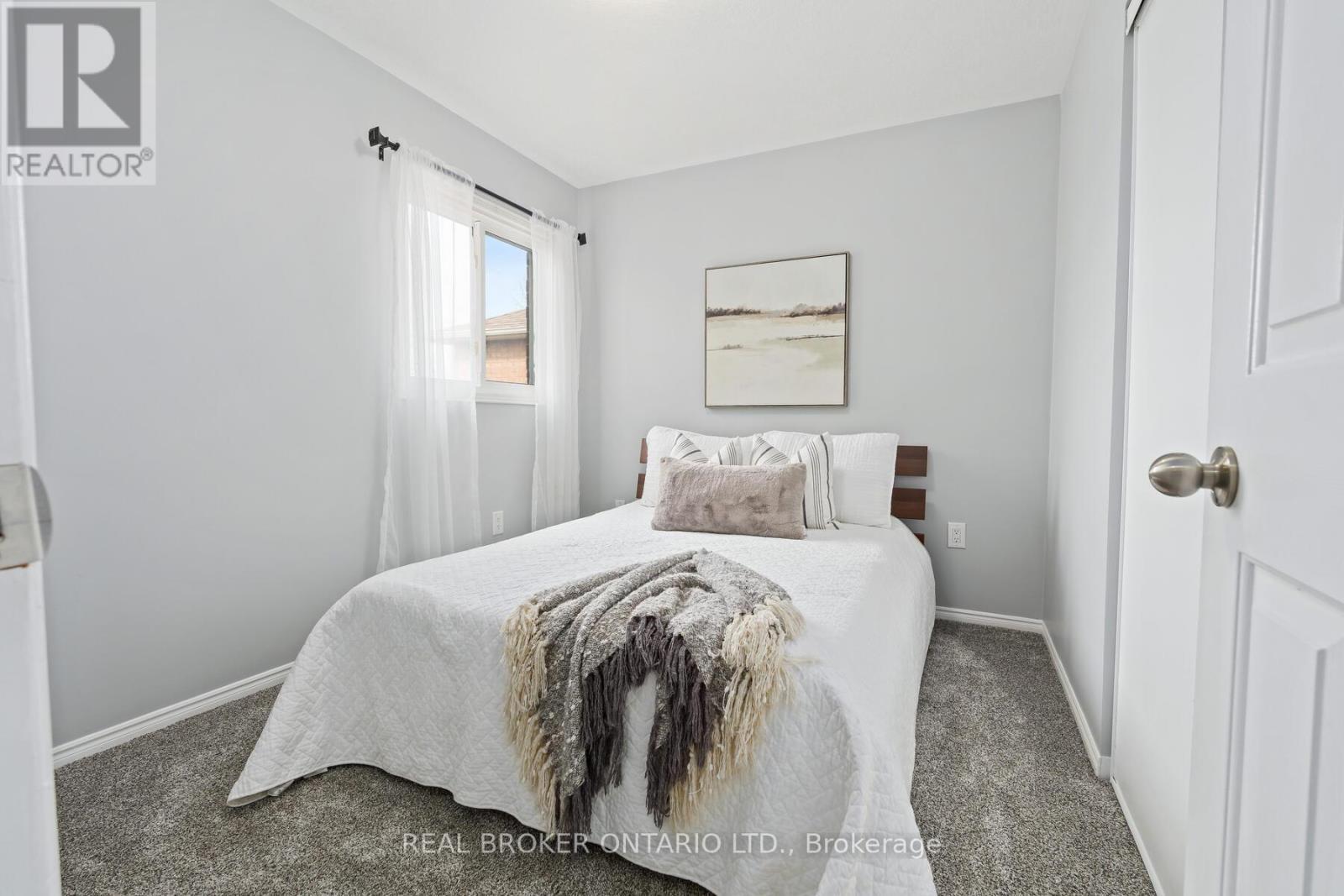 15 Smith Drive, Halton Hills, ON - Indoor Photo Showing Bedroom